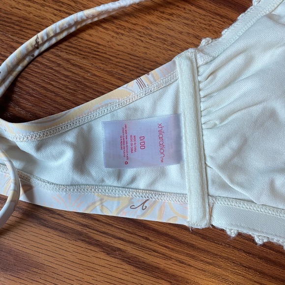 Xhilaration Cream and Tan Bikini Bottom - Picture 4 of 4